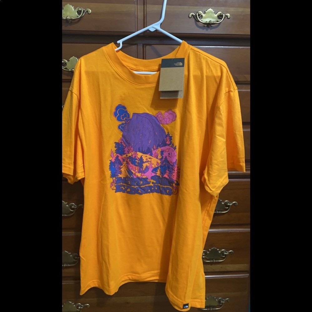 The northface tshirt. Nwt.
